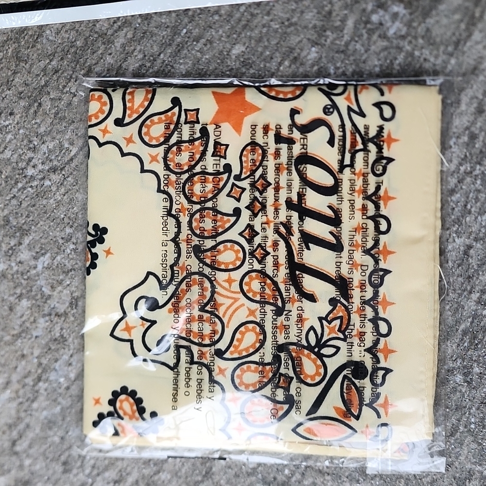 Tito's Sign & Bandana - Picture 8 of 8